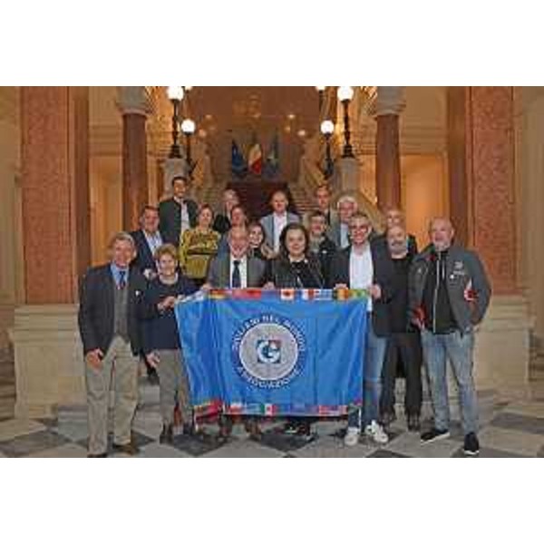 Lassessore Pierpaolo Roberti insieme ai corregionali invitati a Trieste dall'associazione Giuliani nel mondo. - Lassessore Pierpaolo Roberti insieme ai corregionali invitati a Trieste dall'associazione Giuliani nel mondo.