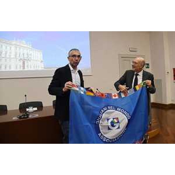 In primo piano lassessore alle Autonomie locali con delega ai Corregionali all'estero Pierpaolo Roberti. - In primo piano lassessore alle Autonomie locali con delega ai Corregionali all'estero Pierpaolo Roberti.