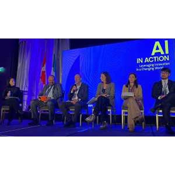 L'amministratore unico di Insiel Diego Antonini illustra i progetti e le iniziative sviluppate dalla società in house della Regione nel campo dell'Intelligenza artificiale. - L'amministratore unico di Insiel Diego Antonini illustra i progetti e le iniziative sviluppate dalla società in house della Regione nel campo dell'Intelligenza artificiale. 