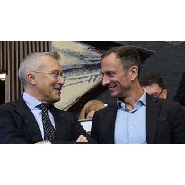 L'assessore Bini assieme al governatore Fedriga durante la seduta di Consiglio - L'assessore Bini assieme al governatore Fedriga durante la seduta di Consiglio