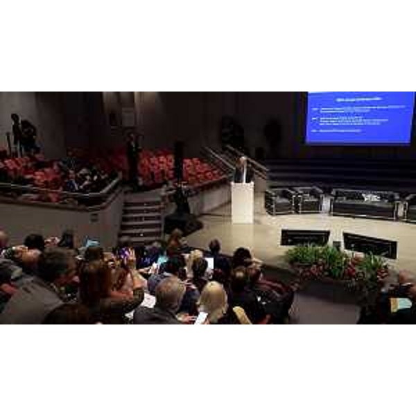 L'assessore regionale alle Attività produttive Sergio Emidio Bini interviene all'apertura a Gorizia del meeting annuale dellEuropean Cross-border Platform (Ecbp), organizzato dal Comitato europeo delle Regioni in collaborazione con la Regione Friuli Venezia Giulia. - L'assessore regionale alle Attività produttive Sergio Emidio Bini interviene all'apertura a Gorizia del meeting annuale dellEuropean Cross-border Platform (Ecbp), organizzato dal Comitato europeo delle Regioni in collaborazione con la Regione Friuli Venezia Giulia. 