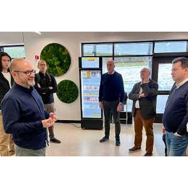 La delegazione del Friuli Venezia Giulia guidata dall'assessore ai Sistemi informativi Sebastiano Callari assiema al direttore esecutivo del DistriQ Michel Pioro - La delegazione del Friuli Venezia Giulia guidata dall'assessore ai Sistemi informativi Sebastiano Callari assiema al direttore esecutivo del DistriQ Michel Pioro