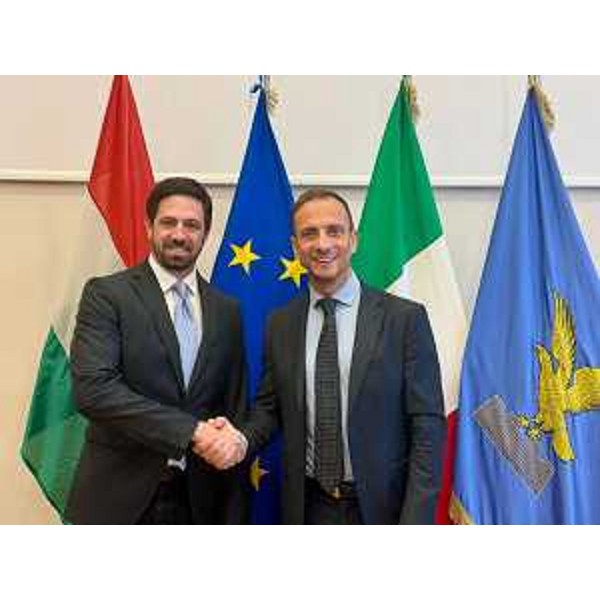 Il governatore del Friuli Venezia Giulia Massimiliano Fedriga insieme al viceministro ungherese degli Affari esteri Levente Magyar. - Il governatore del Friuli Venezia Giulia Massimiliano Fedriga insieme al viceministro ungherese degli Affari esteri Levente Magyar.