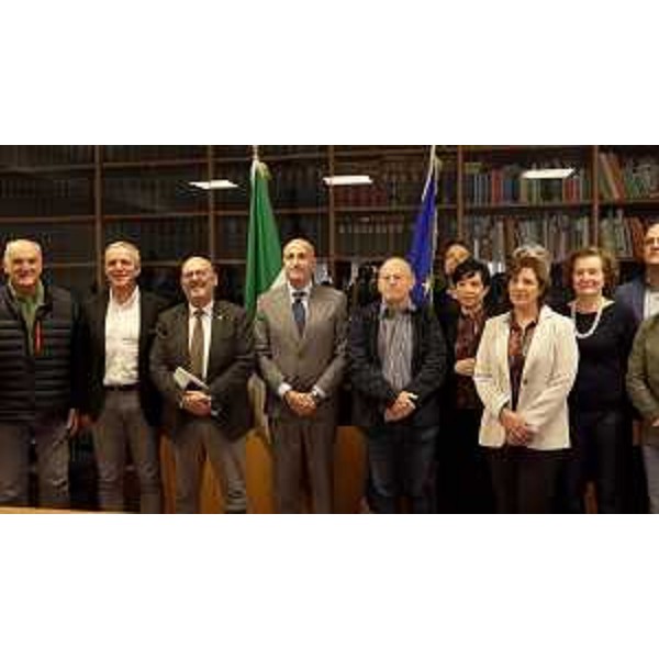 Terzo da sinistra l'assessore Callari - Terzo da sinistra l'assessore Callari