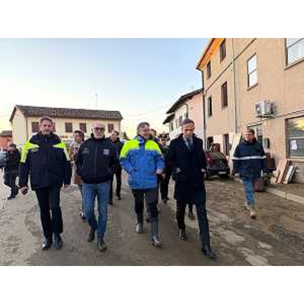 Il governatore Fedriga con alla sinistra il sindaco Calligaris e a seguire l'assessore Riccardi - Il governatore Fedriga con alla sinistra il sindaco Calligaris e a seguire l'assessore Riccardi