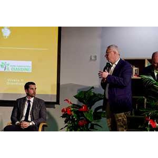 Il presidente del Consiglio regionale, Mauro Bordin, durante il suo intervento a Lavariano - Il presidente del Consiglio regionale, Mauro Bordin, durante il suo intervento a Lavariano
