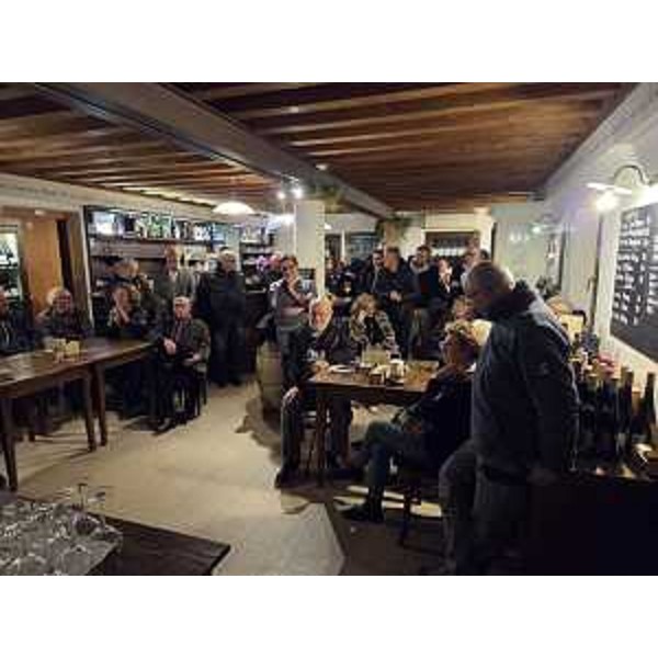 Un momento de "L'aperitivo con il sindaco" - Un momento de "L'aperitivo con il sindaco"