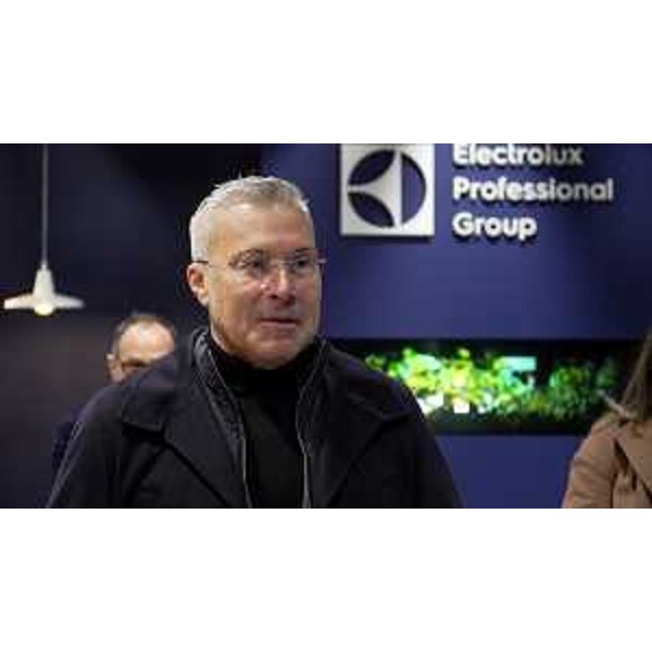 L'assessore regionale alle Attività produttive e turismo Sergio Emidio Bini in visita allo stabilimento Electrolux Professional Vallenoncello - L'assessore regionale alle Attività produttive e turismo Sergio Emidio Bini in visita allo stabilimento Electrolux Professional Vallenoncello