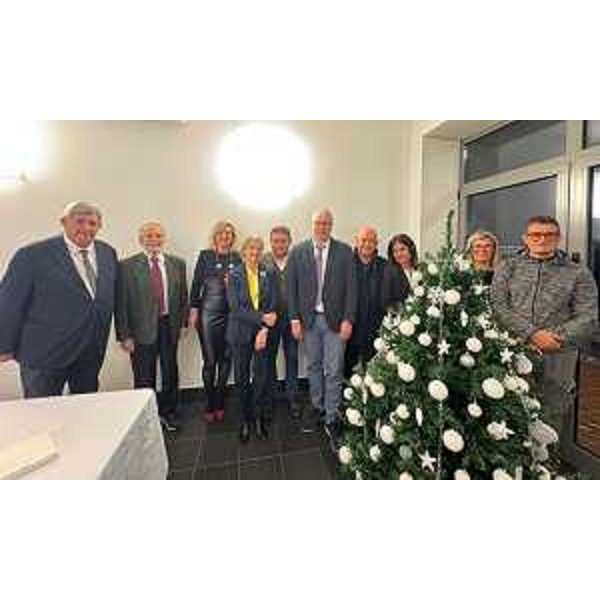 Il presidente del Cr Fvg, Mauro Bordin, assieme al consiglio di amministrazione della Fondazione Renati - Il presidente del Cr Fvg, Mauro Bordin, assieme al consiglio di amministrazione della Fondazione Renati 