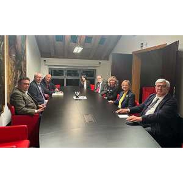 Un momento della visita del presidente del Cr Fvg, Mauro Bordin, alla Fondazione Renati di Udine - Un momento della visita del presidente del Cr Fvg, Mauro Bordin, alla Fondazione Renati di Udine