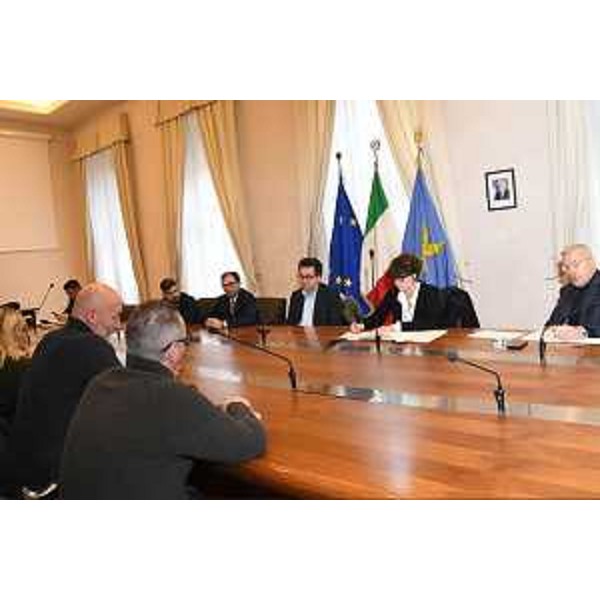 Nella foto un momento dell'incontro degli assessori alle Attività produttive Sergio Emidio Bini e al Lavoro Alessia Rosolen con le organizzazioni sindacali sulla crisi Fiscatech di Cormòns. - Nella foto un momento dell'incontro degli assessori alle Attività produttive Sergio Emidio Bini e al Lavoro Alessia Rosolen con le organizzazioni sindacali sulla crisi Fiscatech di Cormòns. 