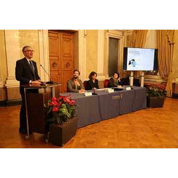 L'assessore Roberti nel corso del suo intervento - L'assessore Roberti nel corso del suo intervento