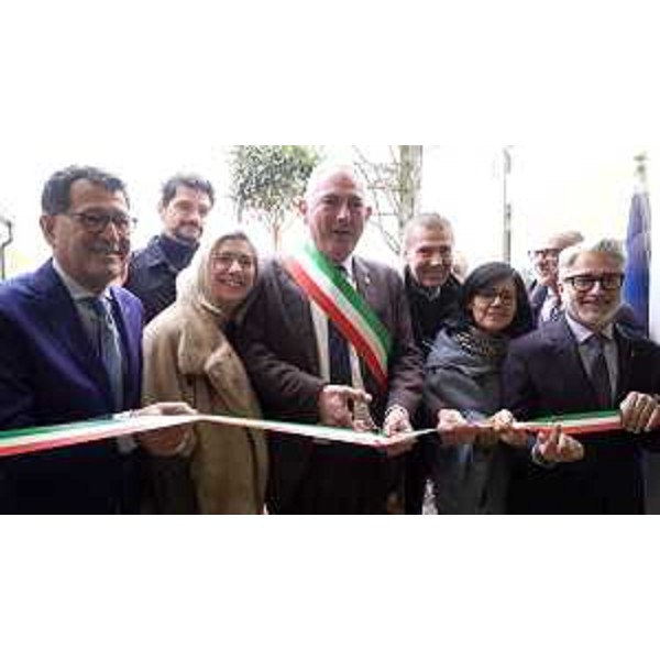 Taglio del nastro al nido l'Aquiloe alla presenza dell'assessore regionale Cristina Amirante - Taglio del nastro al nido l'Aquiloe alla presenza dell'assessore regionale Cristina Amirante