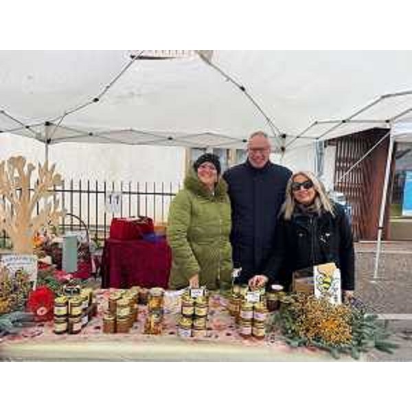 Il presidente del Consiglio regionale del Friuli Venezia Giulia, Mauro Bordin, visita uno dei tipici stand della rassegna sul tartufo bianco a Muzzana del Turgnano - Il presidente del Consiglio regionale del Friuli Venezia Giulia, Mauro Bordin, visita uno dei tipici stand della rassegna sul tartufo bianco a Muzzana del Turgnano