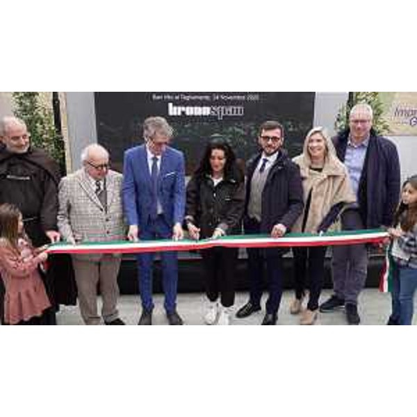 Taglio del nastro dell'ampliamento della Kronospan a San Vito al Tagliamento - Taglio del nastro dell'ampliamento della Kronospan a San Vito al Tagliamento